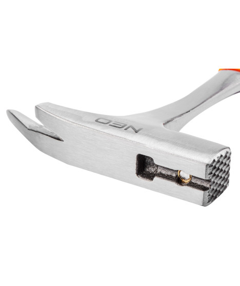 Młotek ciesielski 600 g, monolityczna konstrukcja